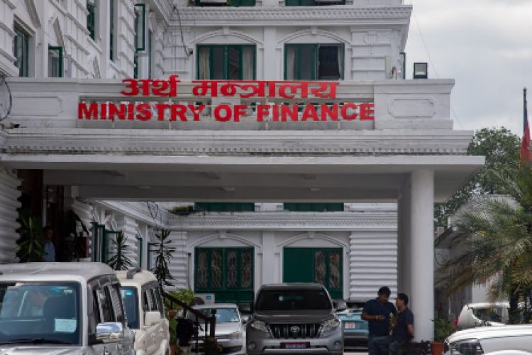 सांसदसहित राजनीतिक पदाधिकारीहरुका स्वकीय सचिवको सुविधा खारेज 