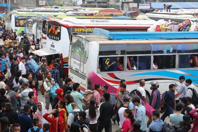  दशैंमा उपत्यका छाड्नेको लर्को