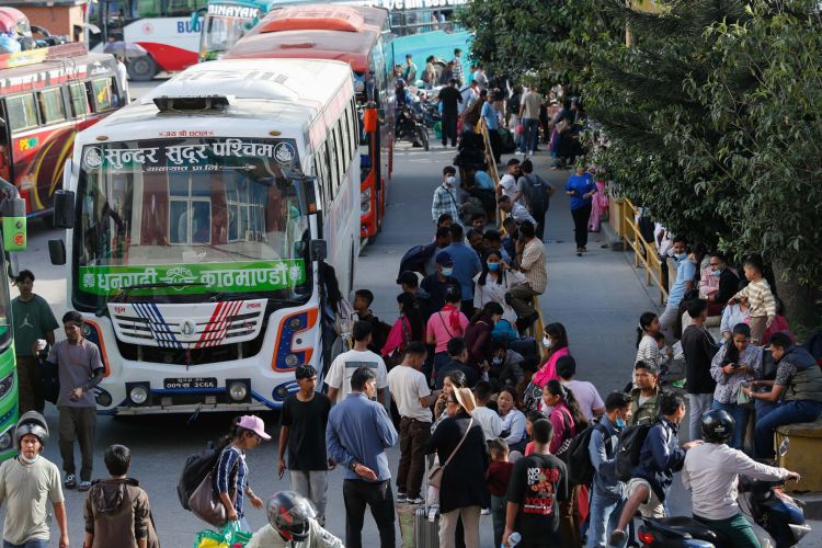 दसैँ सुरु भएपछि साढे पाँच लाखले छाडे सङ्घीय राजधानी काठमाडौँ