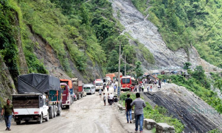 मुग्लिन–नारायणगढ सडक एकतर्फी सञ्चालनमा