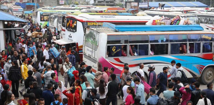  दशैंमा उपत्यका छाड्नेको लर्को