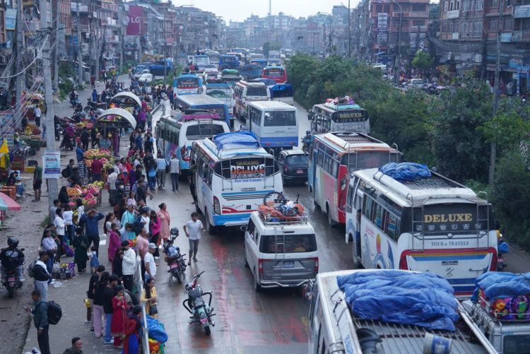 चाडपर्वको मौका छोपेर यात्रुबाट मनपरी भाडा असुली