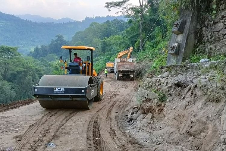 मेची राजमार्ग दुई हप्तापछि सञ्चालनमा आयो