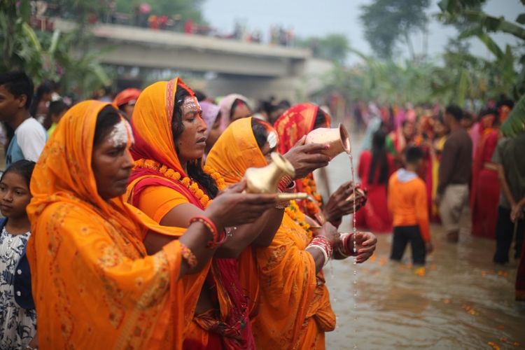 उदाउँदो सूर्यलाई अर्घ्य दिएसँगै यसवर्षको छठ पर्व सकियो