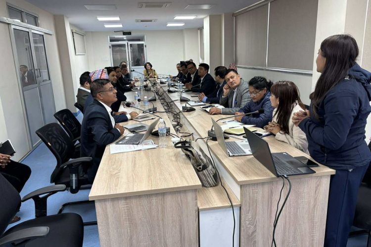 स्वास्थ्यमन्त्री शर्माको नेतृत्वमा पहिलो बैठक सम्पन्न, मुख्य तिन विषयमा निर्णय