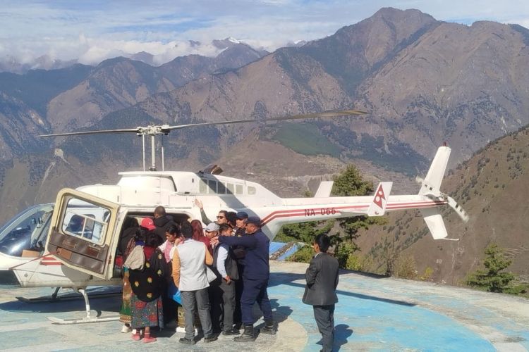 गर्भवती बिरामीकाे हेलिकोप्टरबाट उद्धार