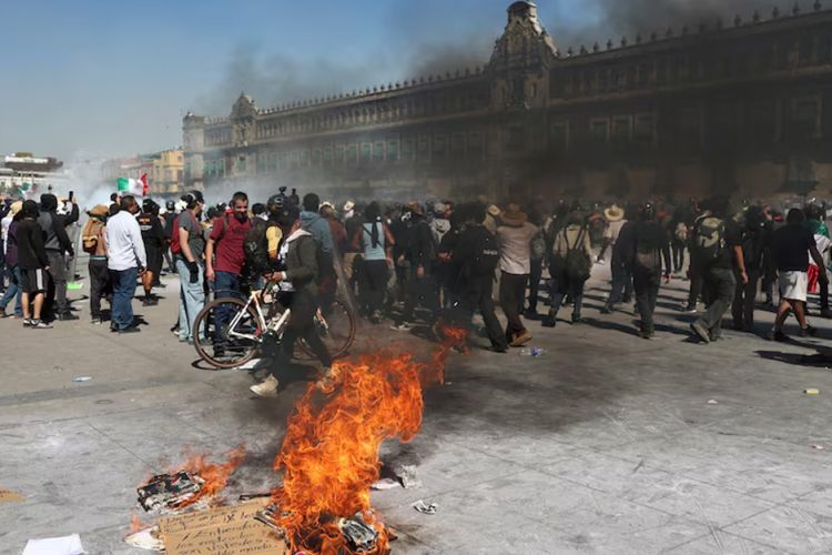 मेक्सिकोमा देशव्यापी बन्यो जेनजीको प्रदर्शन, सडकमा निस्किए हजारौं युवा