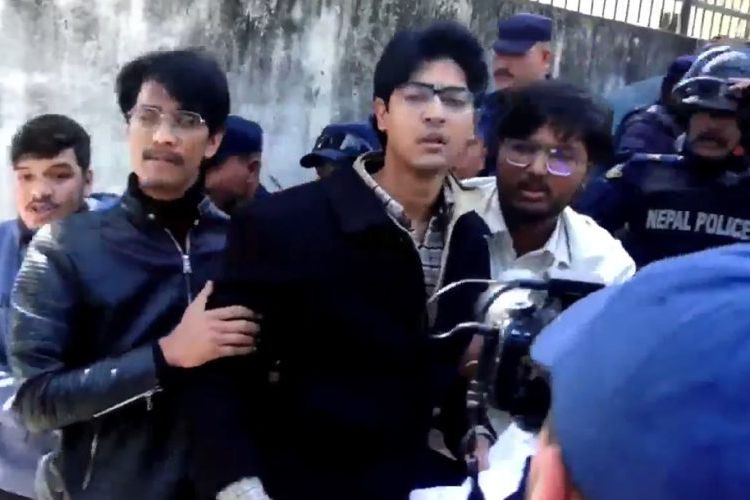 सिंहदरबार छिर्न खोजेका जेनजीलाई प्रहरीले हटायो