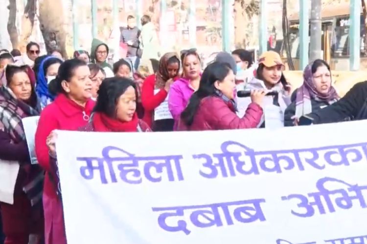 समानुपातिक बन्दसूचीमा विभेद गरिएको भन्दै महिलाहरूको प्रदर्शन