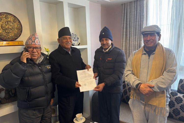 प्रचण्ड–माधव नेपालले बाँड्न थाले राष्ट्रिय सभाको टिकट