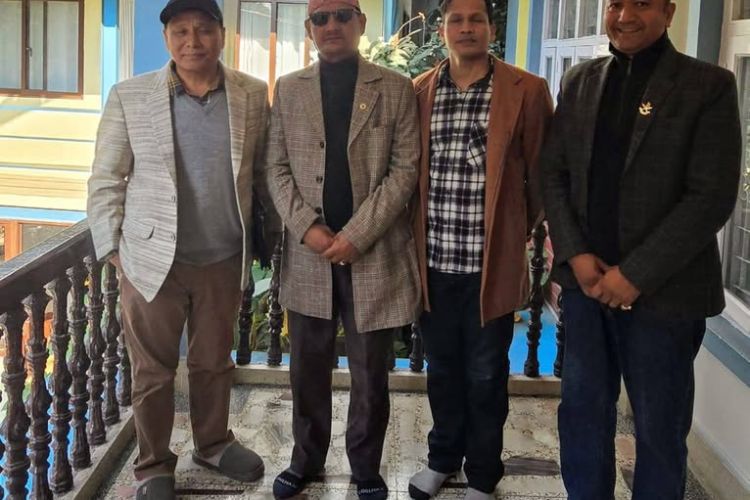 कुलमान घिसिङ र सुरेश कुमार कार्किबिच भेटवार्ता
