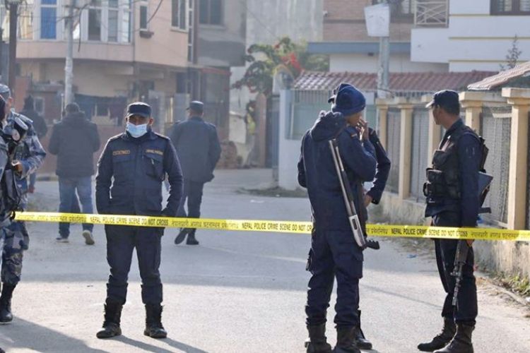 काठमाडौंको मुलपानीबाट प्रहरीले गोली चलाएर समात्यो १० लुटेरा