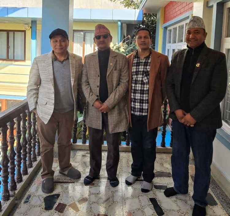 कुलमान घिसिङ र सुरेश कुमार कार्किबिच भेटवार्ता