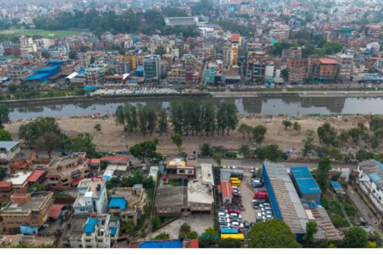 सम्याइएपछि खुला मैदानजस्तो देखियो थापाथलीको बागमती नदी किनार