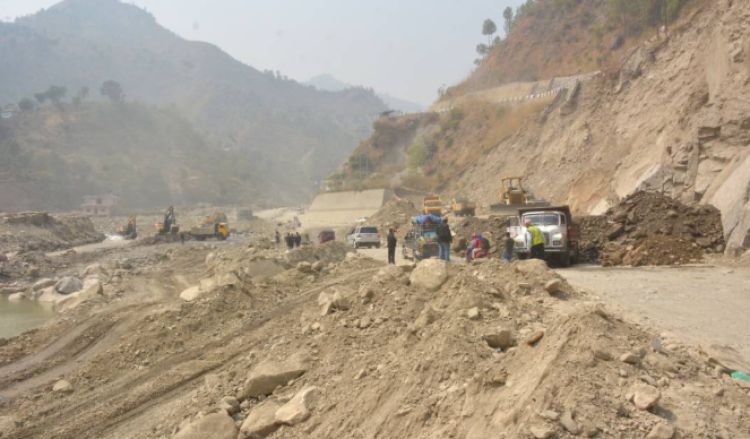 डाइभर्सन मर्मतपछि बिपी राजमार्ग एकतर्फी रूपमा सञ्चालन