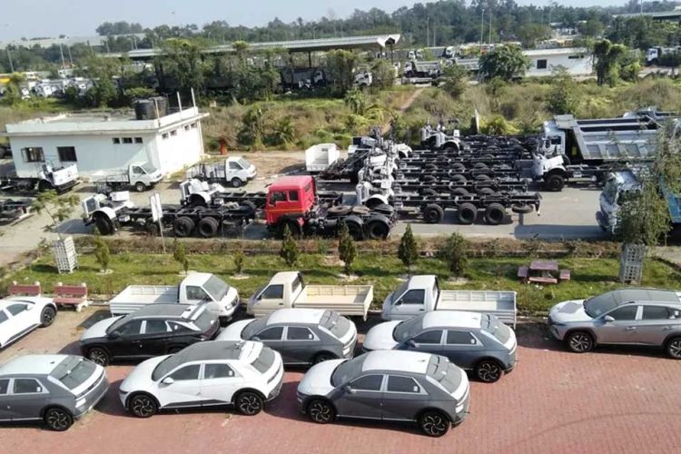 वीरगञ्ज हुँदै चार अर्ब दुई करोड मूल्यका विद्युतीय सवारीसाधन आयात