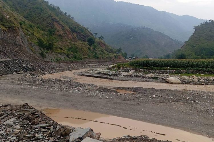 बाढी-पहिरोले मुख्य राजमार्ग प्रभावित, यात्रामा सावधानी अपनाउन आग्रह