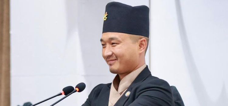 विमानस्थल अध्यागमनका कर्मचारीलाई अनिवार्य ढाका टोपी लगाउन गृहमन्त्रीको निर्देशन